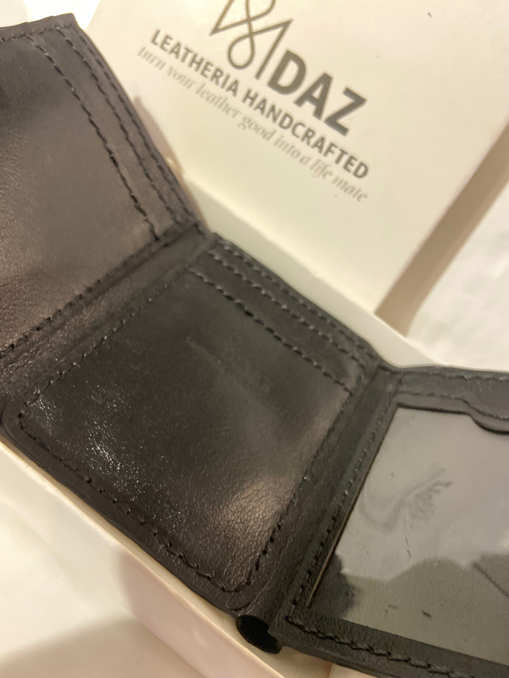 Tri-fold men wallet