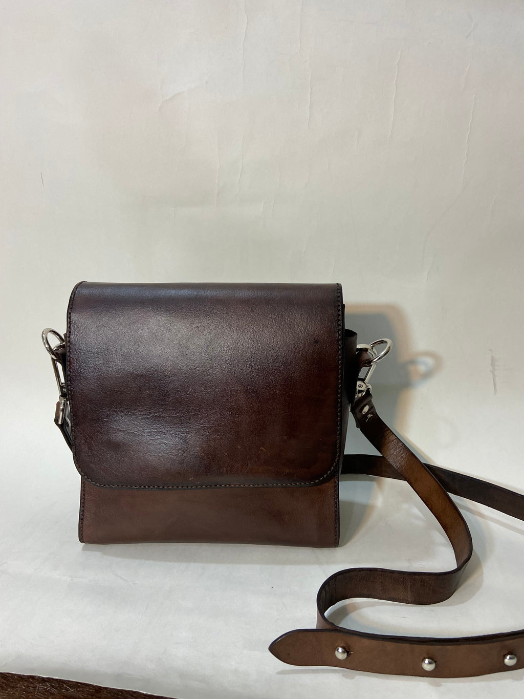 Vegetable tanned crossbody bag