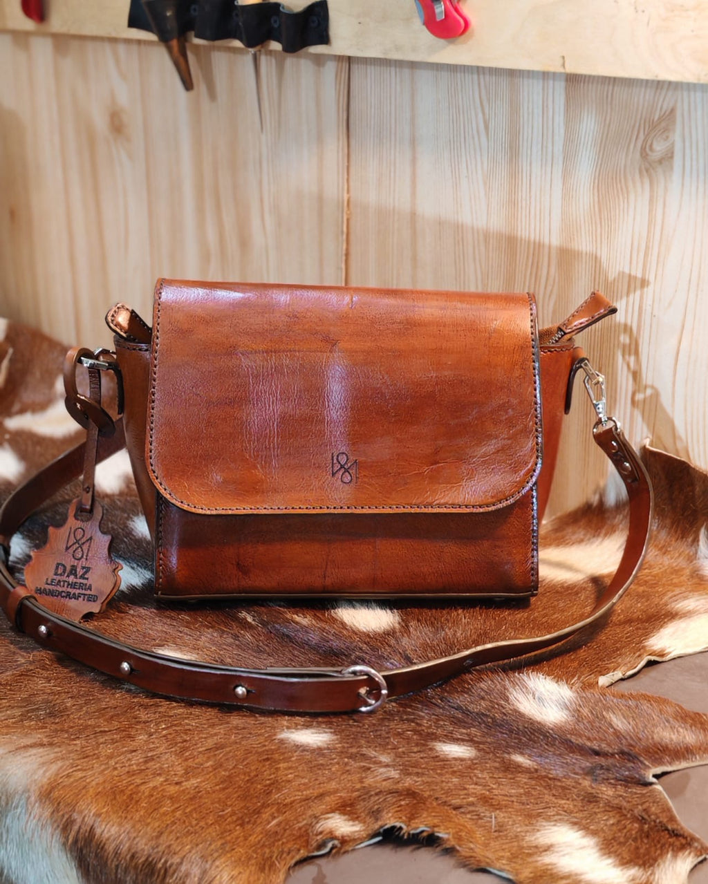 DAZ Heritage Crossbody