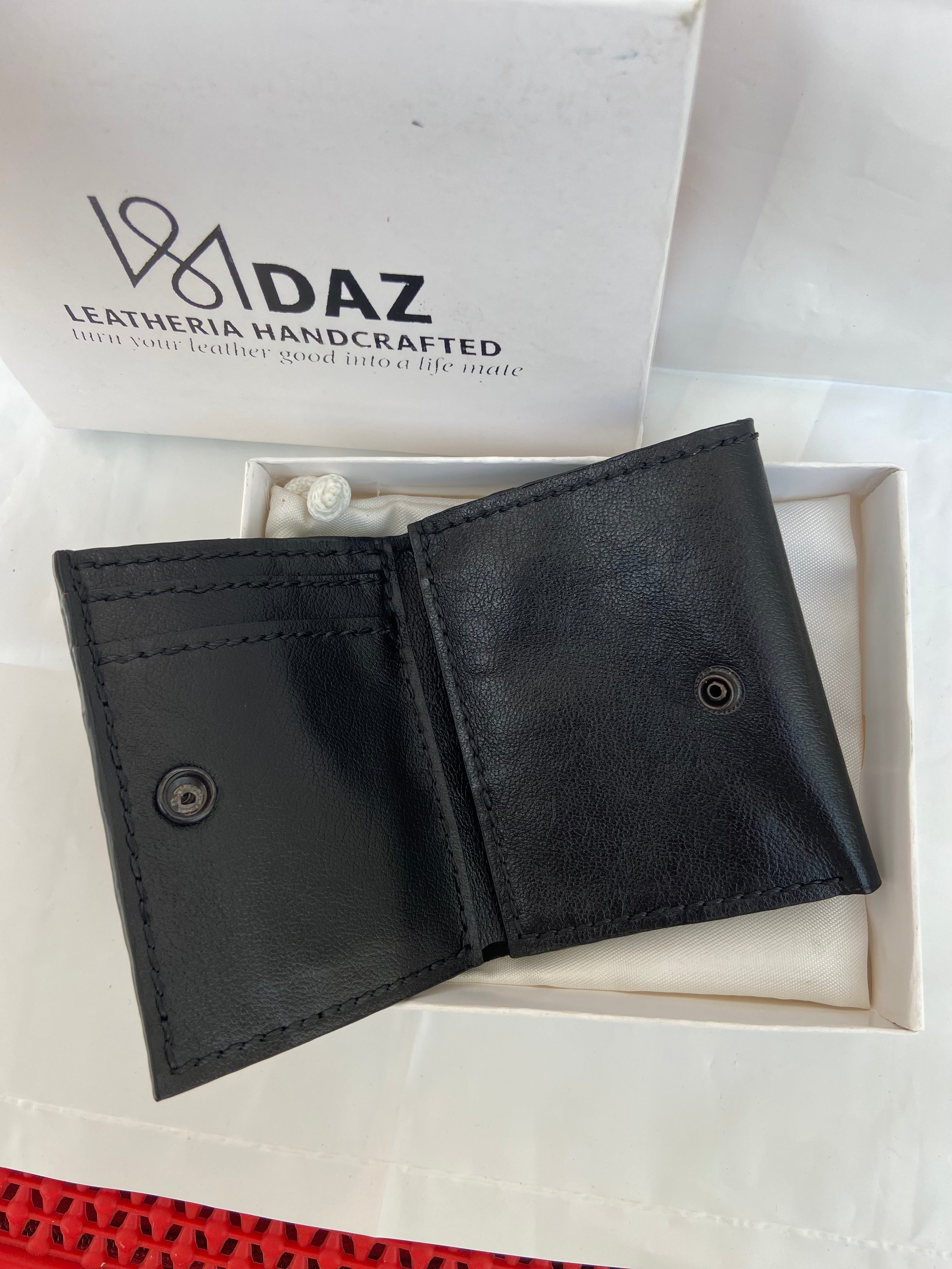 Tri-fold men wallet