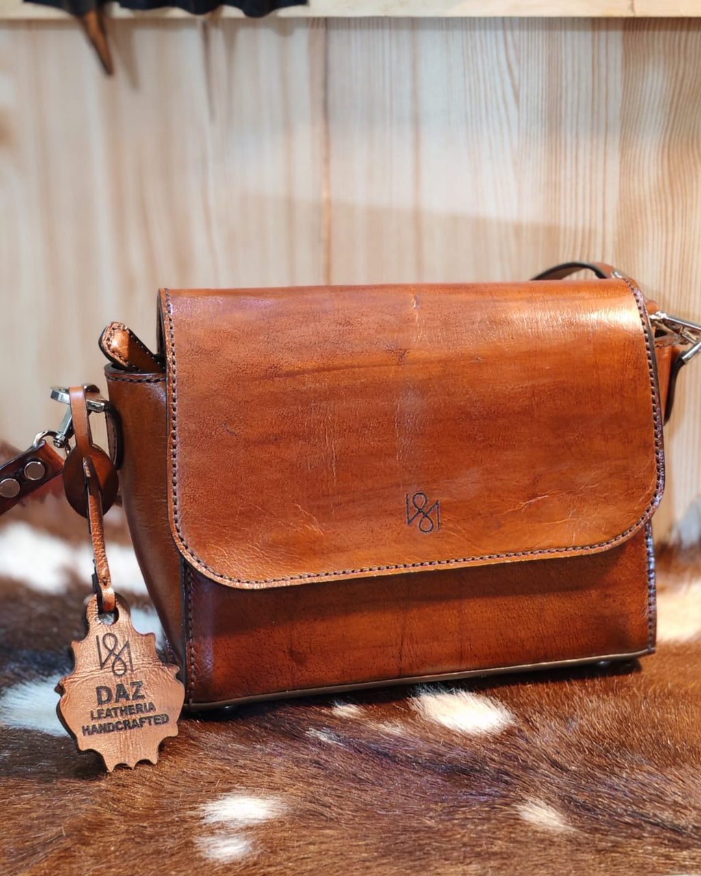 DAZ Heritage Crossbody