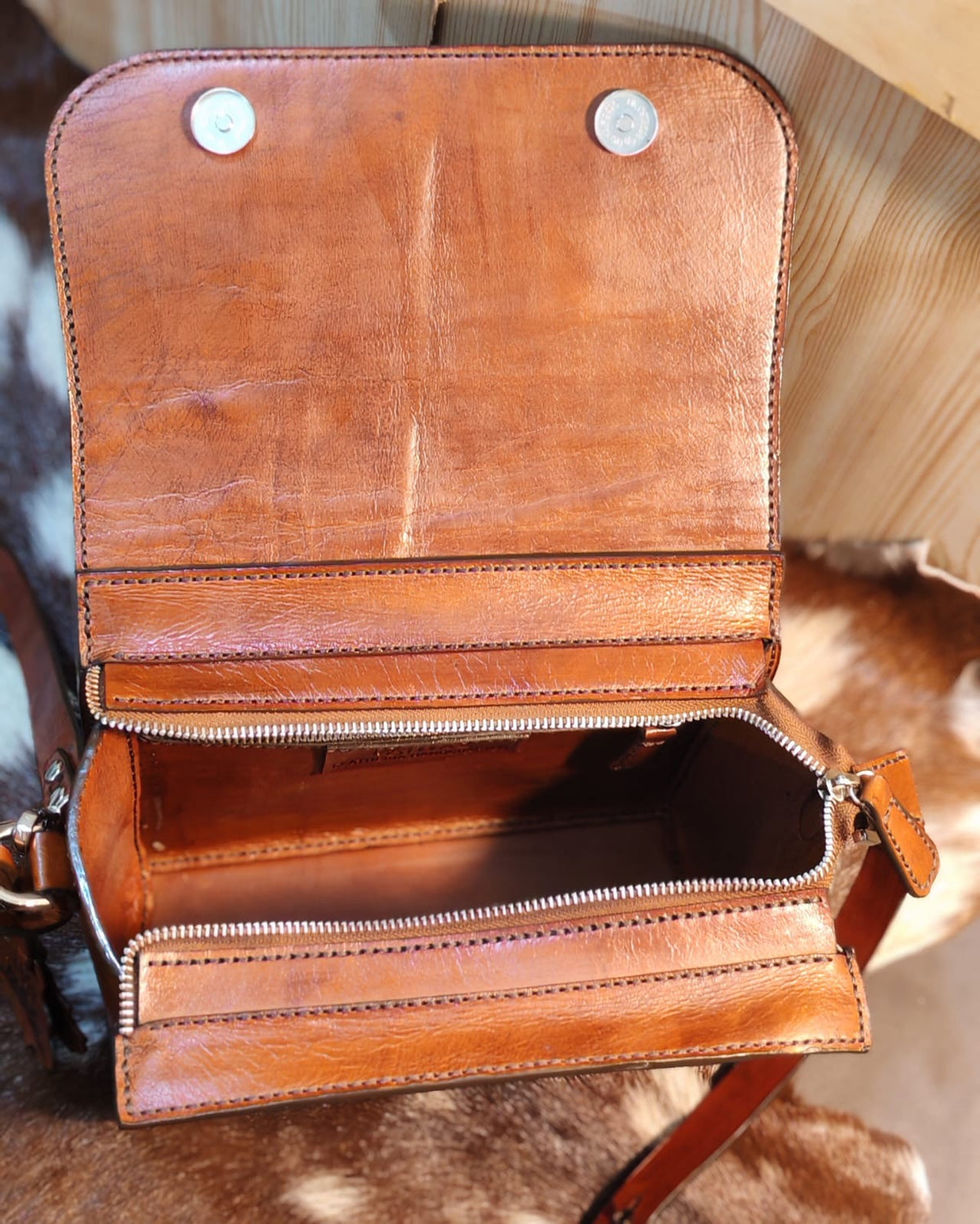 DAZ Heritage Crossbody