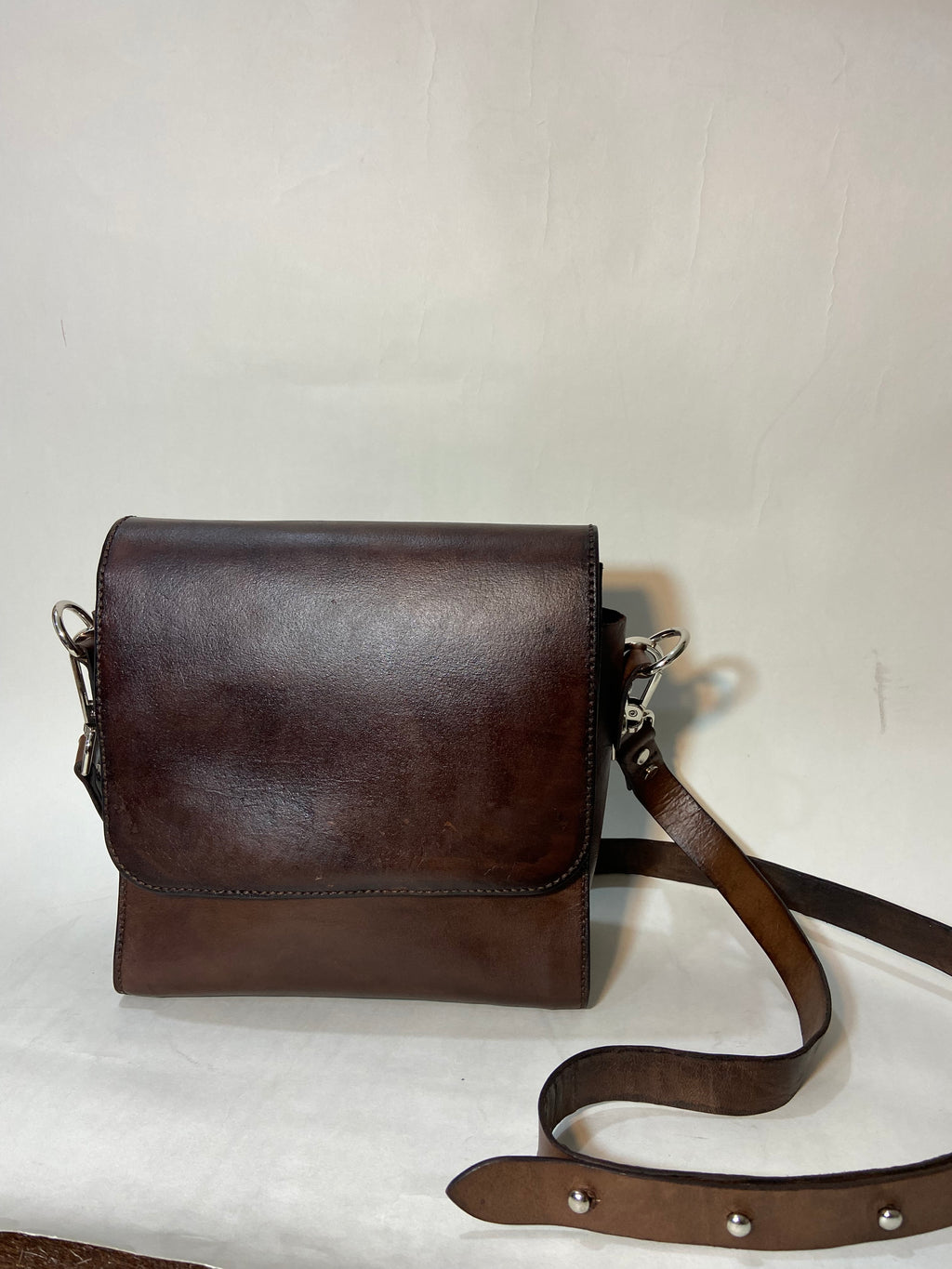Vegetable tanned crossbody bag