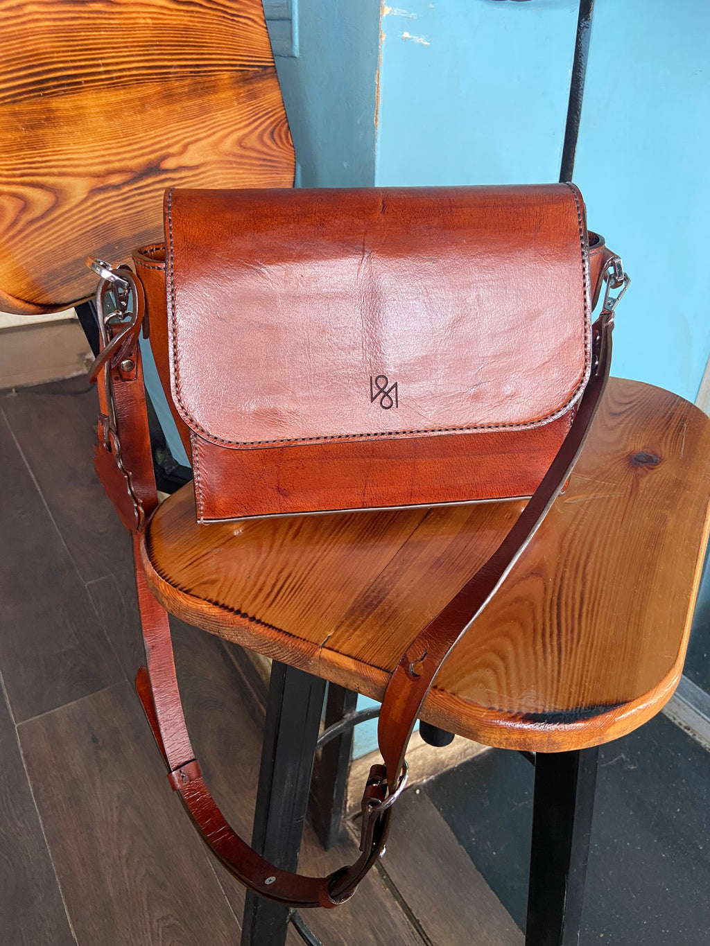 DAZ Heritage Crossbody